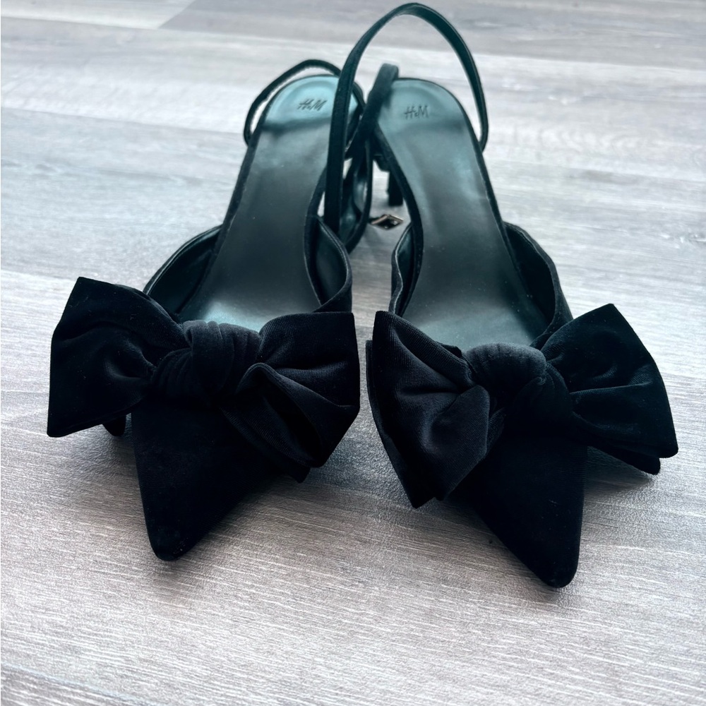 H&M Black Velvet Pointed-Toe Slingback Heels with Bow Accent